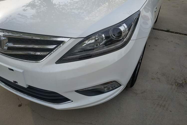 Used CHANGAN Eado 2016 1.6L Manual Fashion Edition Left Front Headlight