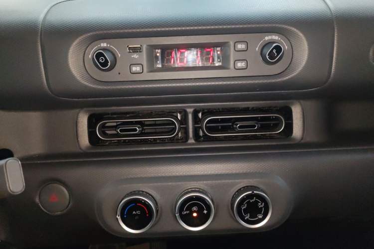 Used Wuling Zhiguang New Energy 2025 Comfort Model Audio And AC Panel