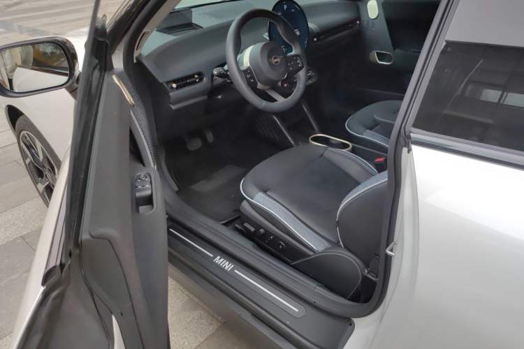 Used MINI Electric MINI COOPER 2024 452km COOPER SE Artist