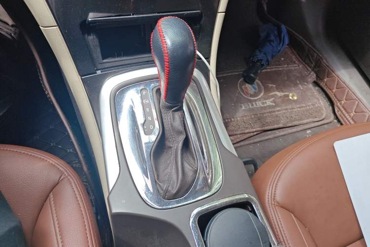 Used Buick Regal 2015 2.0L Leading Fashion Edition Gear Lever