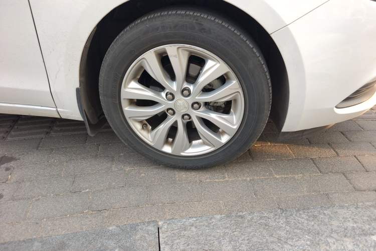 Used Buick GT 2021 Revised Version Flagship 1.5L Automatic Elite Edition Right Front Wheel Hub