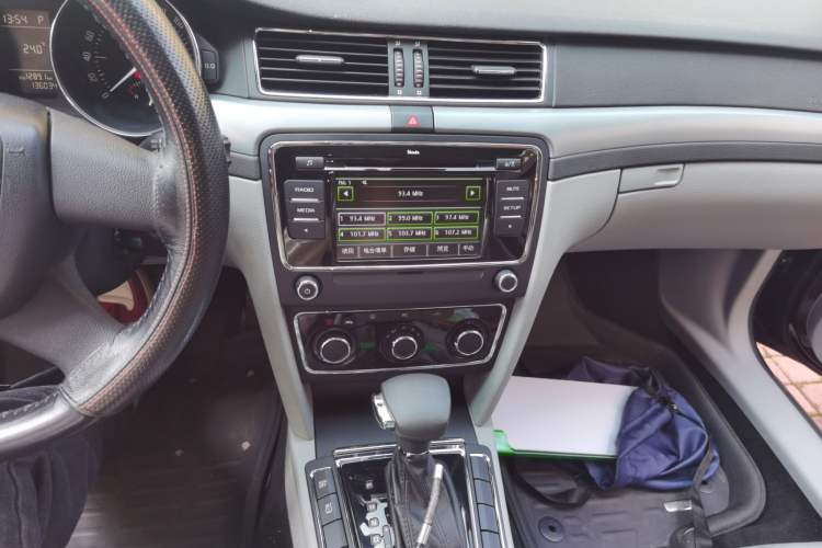 Used Skoda Superb 2009 1.8TSI Automatic Elegant Edition Audio And AC Panel