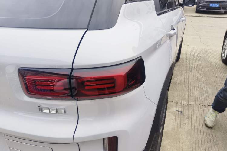 Used Geely Auto icon 2026 Model Chocolate 1.5TD Pure & Refined Edition Right Rear Taillight