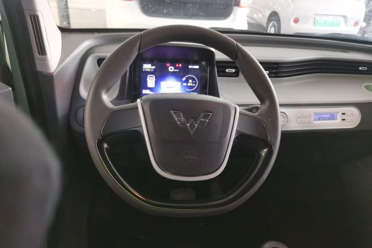 Used Wuling Hongguang MINIEV 2021 Macaron Fashion Model Lithium Iron Phosphate Steering Wheel