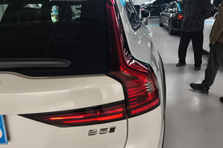 Used Volvo V90 2024 Cross Country B5 AWD Prestige Edition