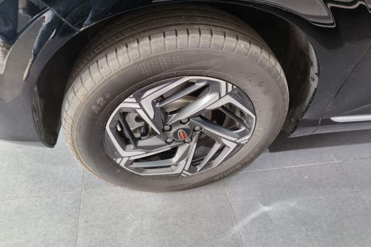 Used Hongqi HS3 2023 1.5T Two-Wheel Drive Shanwei Edition Left Front Wheel Hub