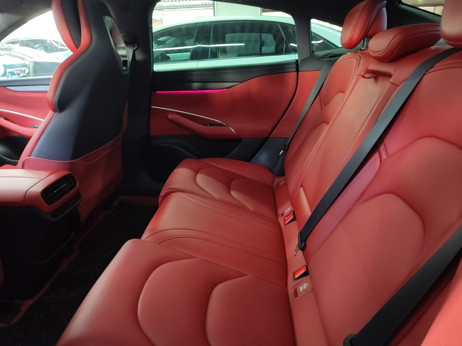 Xiaomi Auto SU7 2024 Rear-Drive Ultra-Long Range Advanced Pro-Level Intelligent Driving Version — снимка 20