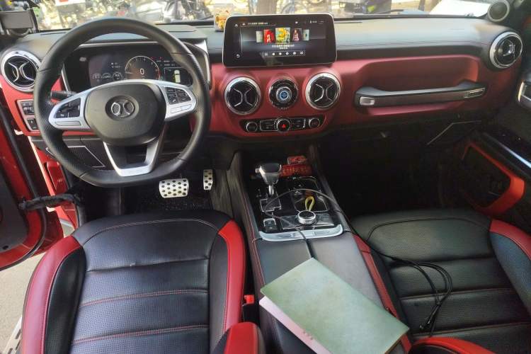 Used BAIC Off-Road BJ40 2019 2.0T Automatic Four-Wheel Drive Urban Hunter Edition Flagship Model China V Emission Standard Center Console