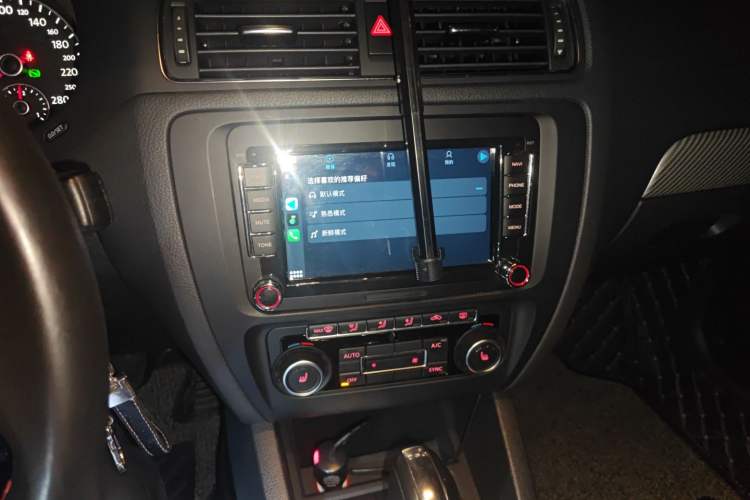 Used Volkswagen Sagitar 2013 2.0 TSI GLI Audio And AC Panel