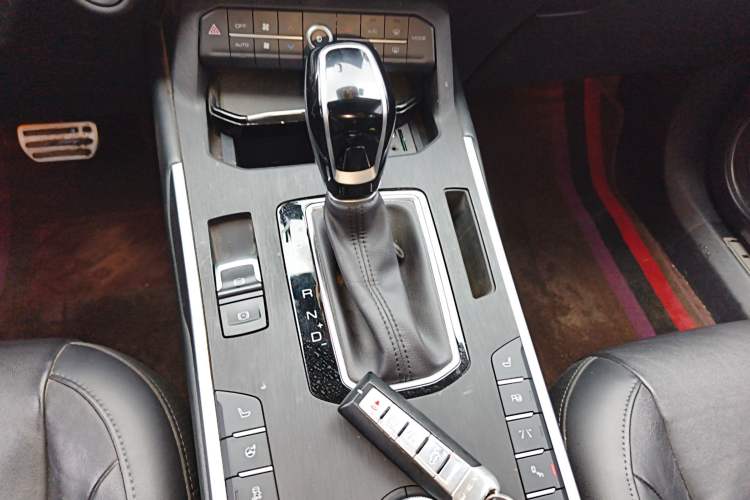 Used Wey VV5 2017 2.0T Flagship Edition Gear Lever