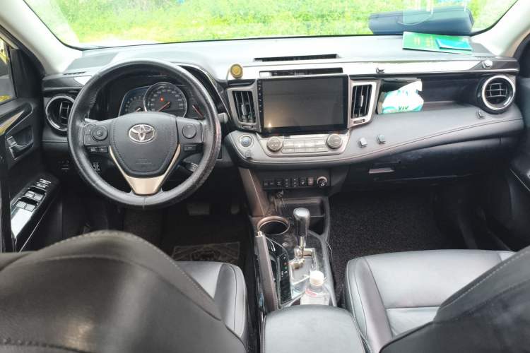 Used Toyota RAV4 2015 2.5L Automatic 4x4 Luxury Edition Center Console