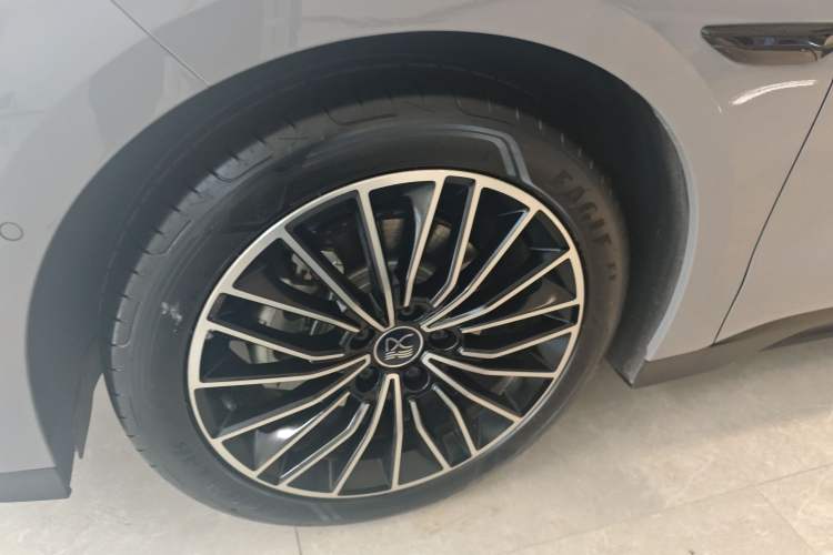 Used BYD Han 2025 DM-i Intelligent Driving Edition 125KM LiDAR Flagship Model Left Front Wheel Hub