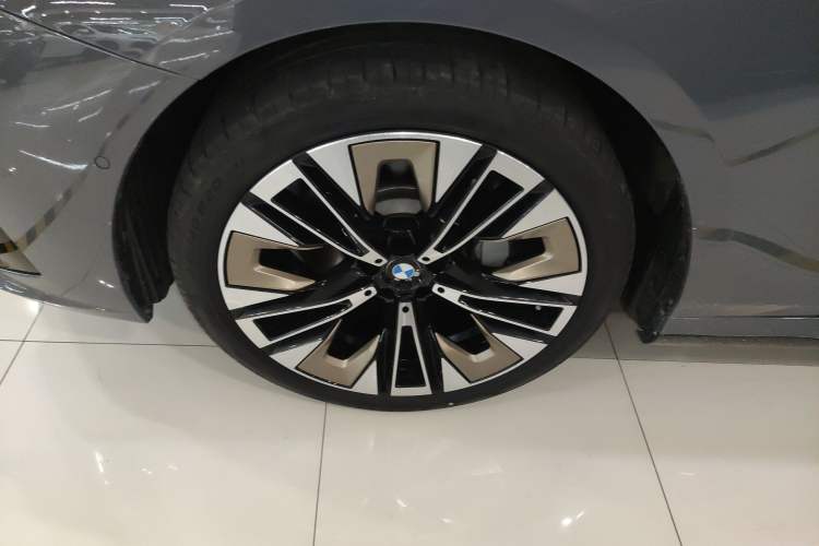 Used BMW 5 Series 2024 530Li Luxury Edition M Sport Package
