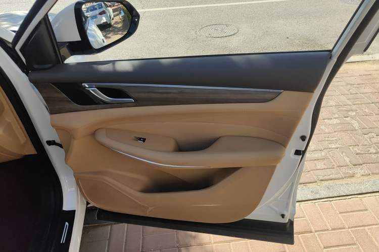 Used Landian E5 2024 Honor Edition 100KM Deluxe 7-Seater
