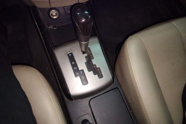 Used Hyundai Celesta 2011 1.6L Automatic Luxury Version Gear Lever