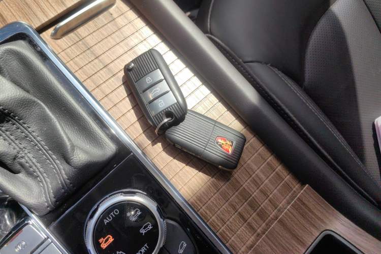 Used Roewe RX8 2019 30T Smart Connectivity Four-Wheel Drive Supreme Flagship Edition