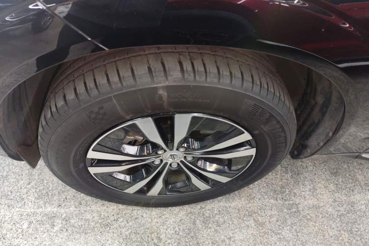 Used Volvo XC60 2024 B5 4x4 Smart Luxury Edition Left Front Wheel Hub