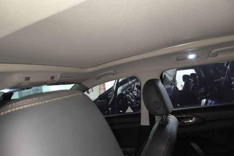 Used Volkswagen Tharu 2022 280TSI Two-Wheel-Drive Luxury Edition Headliner