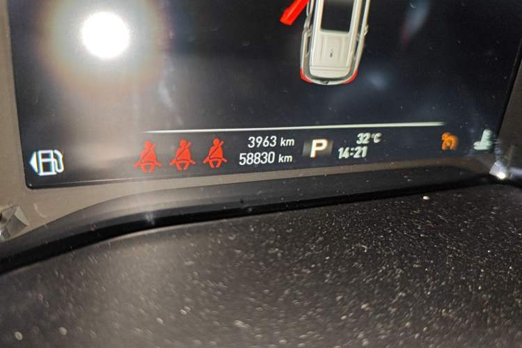 Used Roewe RX8 2018 30T Smart Connectivity Two-Wheel Drive Flagship Edition