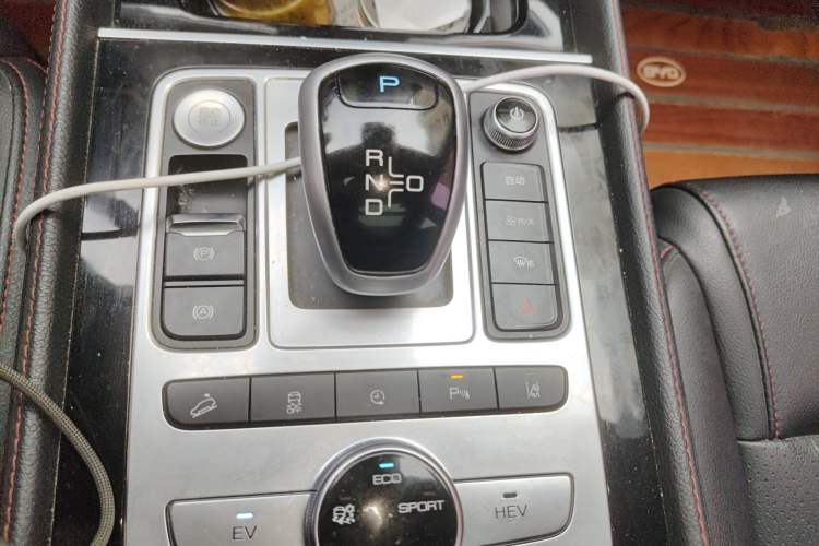 Used BYD Tang New Energy 2018 DM 2.0T All-Wheel Drive Smart Connect Advanced Model 7 Seats China V Emission Standard