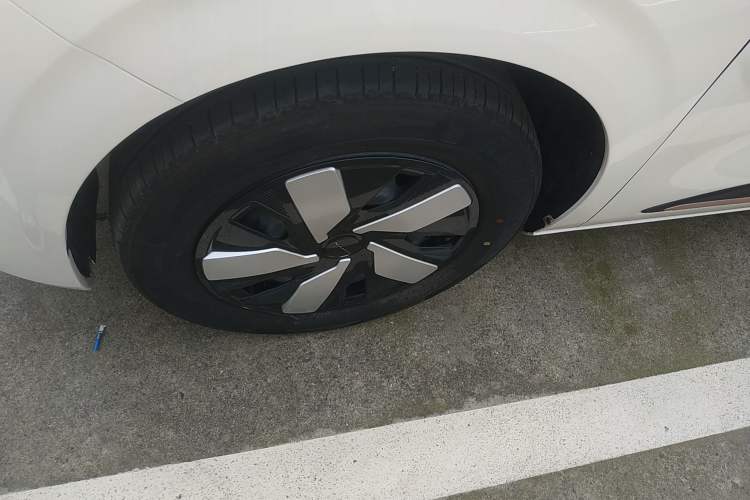 Used Dongfeng NAMMI 01 2024 New Edition 330 Air Left Front Wheel Hub