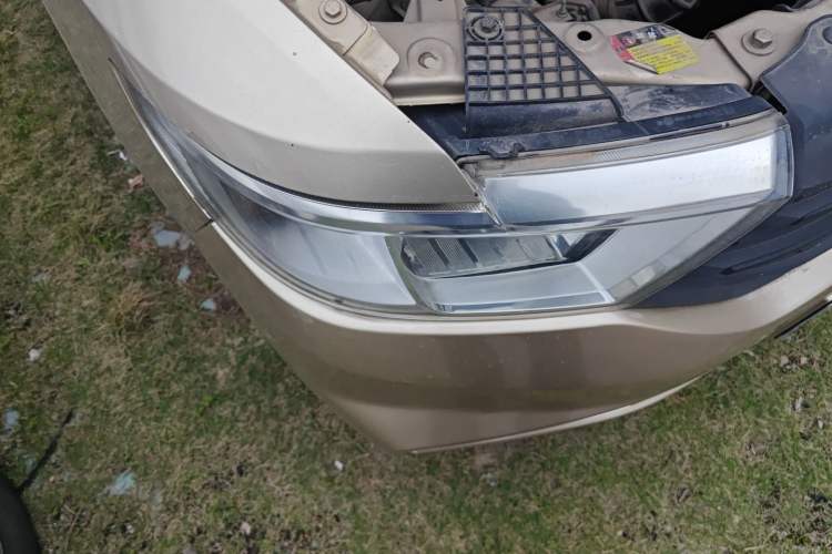 Used Wuling Hongguang V 2019 1.5L Standard Version China VI LAR Right Front Headlight