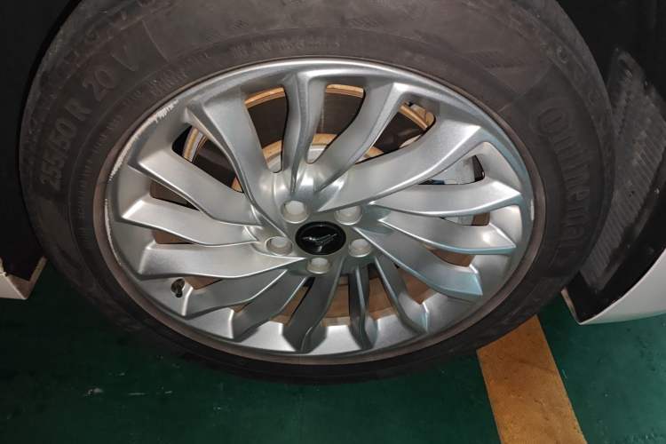 Used VOYAH Dream 2022 Low-Carbon Edition Plus Intelligent Driving Package Right Front Wheel Hub