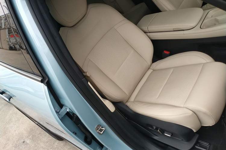 Used Nio ES6 2023 75 kWh Right Front Seat