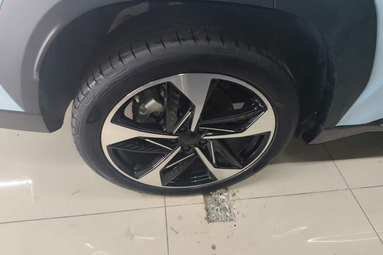 Used Geely Galaxy L7 2023 1.5T 115 km Starship Right Rear Wheel Hub