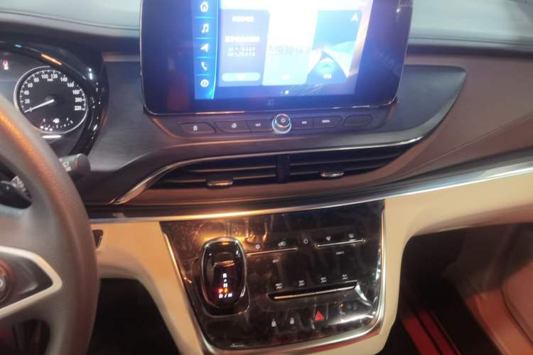 Used Buick GL8 2023 Land Executive Class Comfort Model Audio And AC Panel