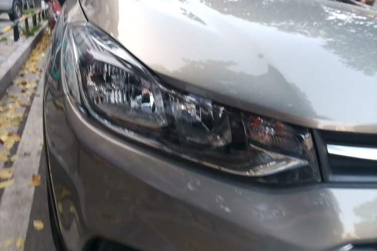 Used Chevrolet Trax 2018 330T Automatic Two-Wheel Drive Elite Model Right Front Headlight