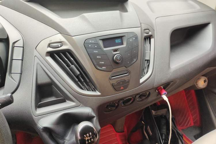 Used Ford Transit 2017 2.0T Diesel Multi-Function Commercial Vehicle Mid-Drive Mid-Roof China V Standard