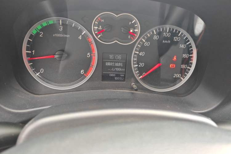 Used Haval H5 Classic 2015 2.0T Diesel Manual Two-Wheel Drive Entry-Level Version
