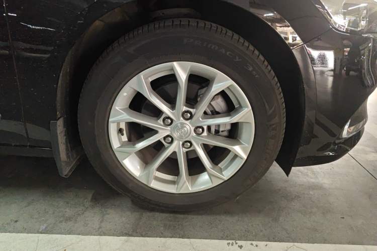 Used Buick LaCrosse 2022 552T Luxury Version Right Front Wheel Hub