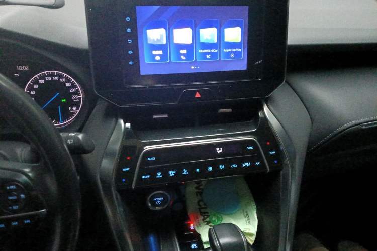 Used Toyota Harrier 2022 Dual-Engine 2.5L CVT Two-Wheel Drive Luxury Edition Audio And AC Panel