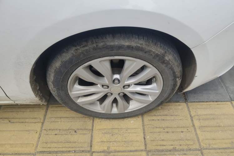 Used Buick GT 2021 Revised Version Flagship 1.5L Automatic Elite Edition Right Front Wheel Hub