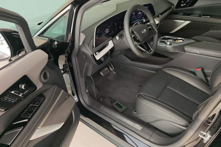 Used Cadillac OPTIQ 2024 Standard Range Version
