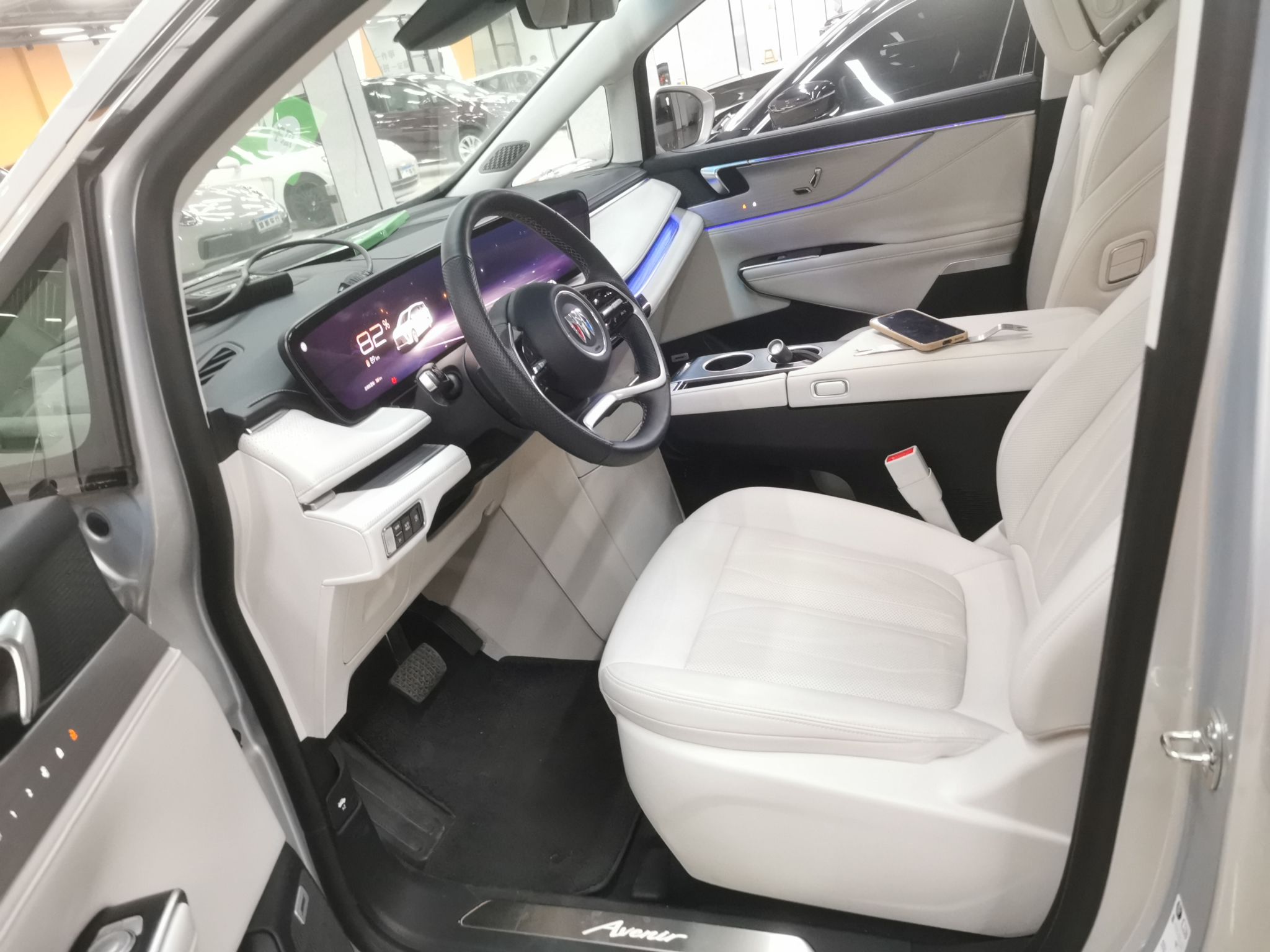 Переднее сиденье в автомобиле