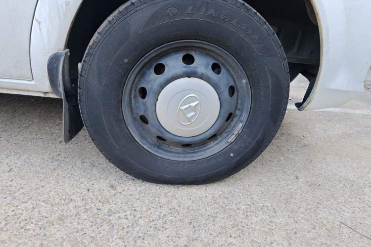 Used SAIC MAXUS Xintu V80 2018 2.5T 6-Speed Manual Aoyuntong Short Wheelbase Mid-Height 5-6 Seater