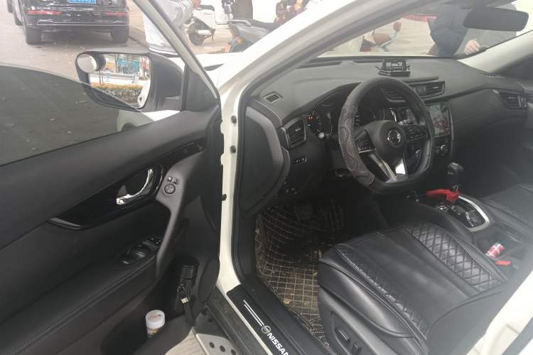 Used Nissan X-Trail 2023 Classic 2.0L Two-Wheel Drive Smart Connect & Comfort Edition