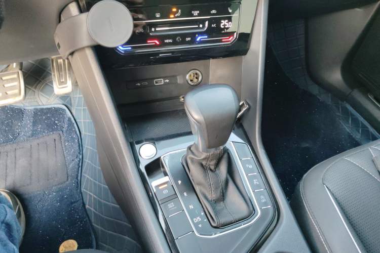 Used Volkswagen Tiguan L 2022 330TSI Automatic Two-Wheel Drive R-Line Enhanced Edition Gear Lever