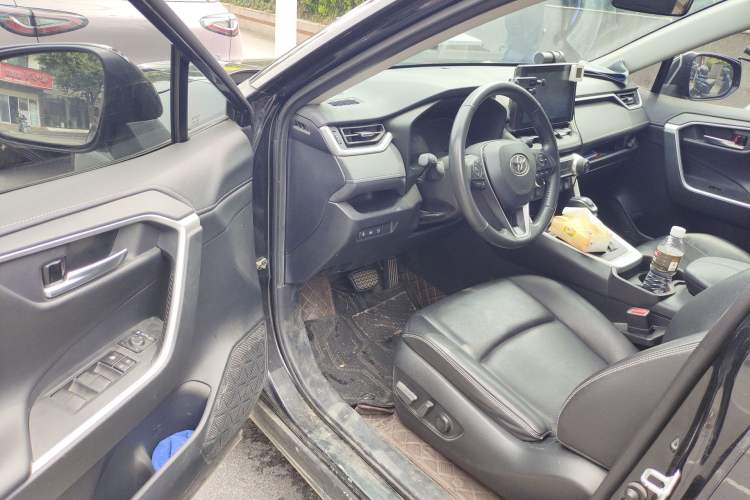 Used Toyota RAV4 2022 2.0L CVT Two-Wheel Drive Fashion Plus Edition Driver Seat