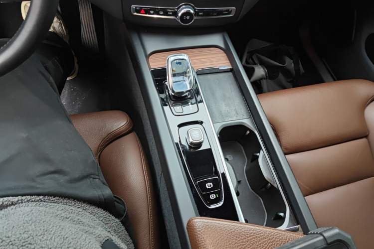 Used Volvo XC60 2022 B5 4x4 Smart Luxury Edition
