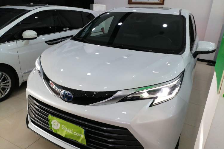 Used Toyota SIENNA 2021 2.5L Hybrid Premium Edition