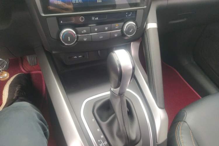 Used Renault Kadjar 2016 2.0L Two-Wheel Drive Comfort Edition Gear Lever