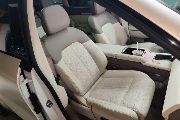 Used Zeekr 7X 2025 75 kWh Rear-Wheel Drive Intelligent Driving Version Right Front Seat