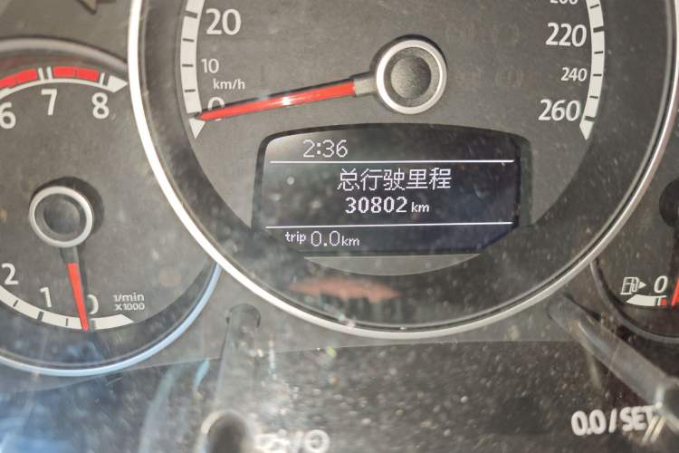 Used Volkswagen Beetle 2014 1.2TSI Fashion Edition Odometer Close Up