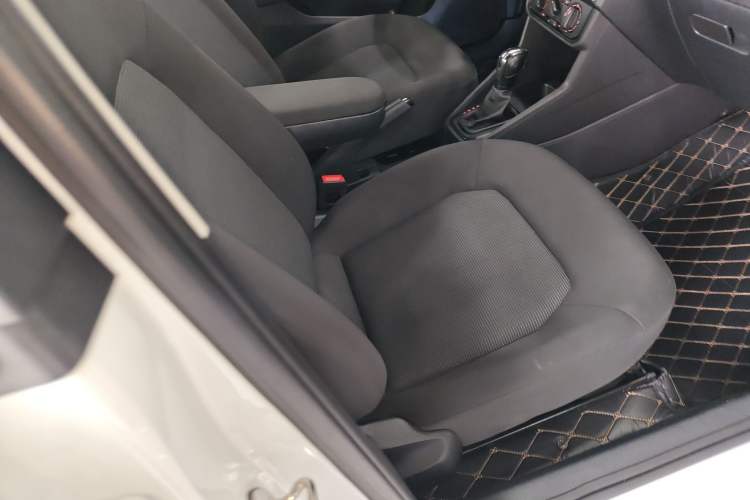 Used Volkswagen Jetta 2019 Dream Edition 1.5L Automatic Fashionable Version Right Front Seat