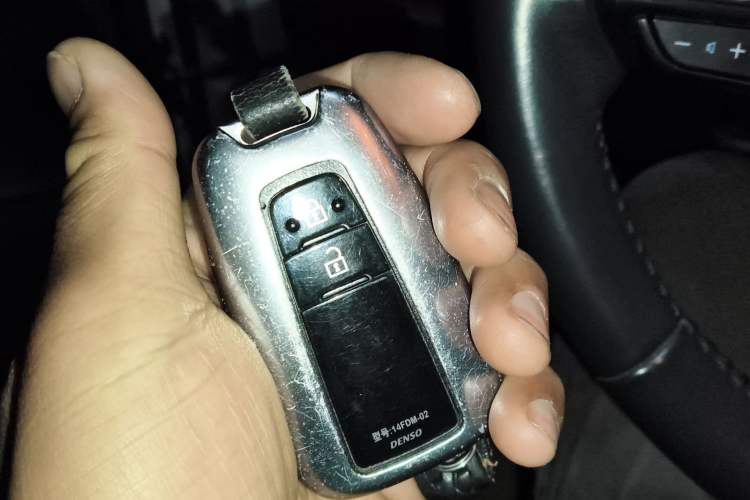 Used Toyota RAV4 2020 2.0L CVT Two-Wheel Drive Prestige Edition Vehicle Key