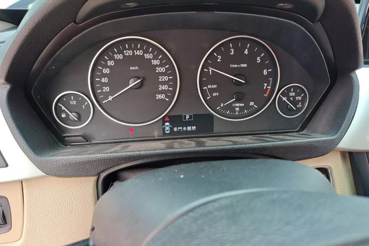 Used BMW 3 Series GT 2013 320i Leading Model
